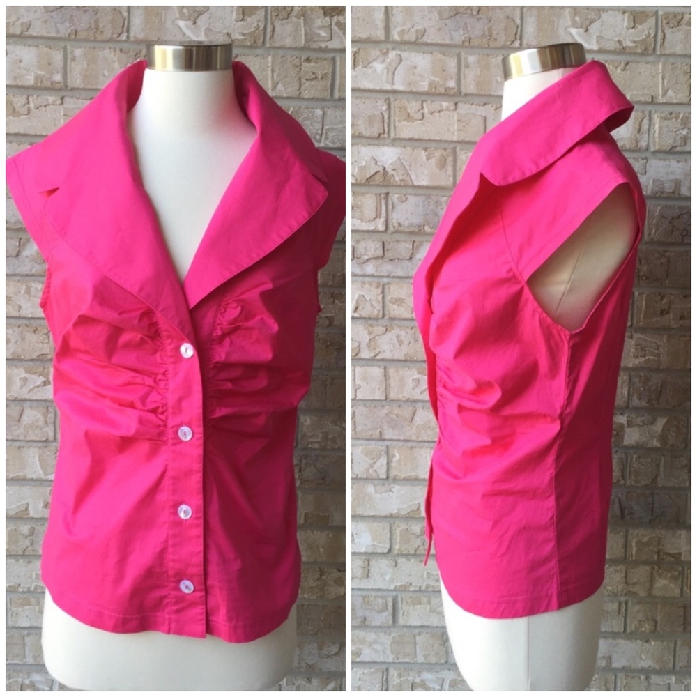 NWT Mishca V-Neck Sleeveless Button Up Blouse Size M 🌸
